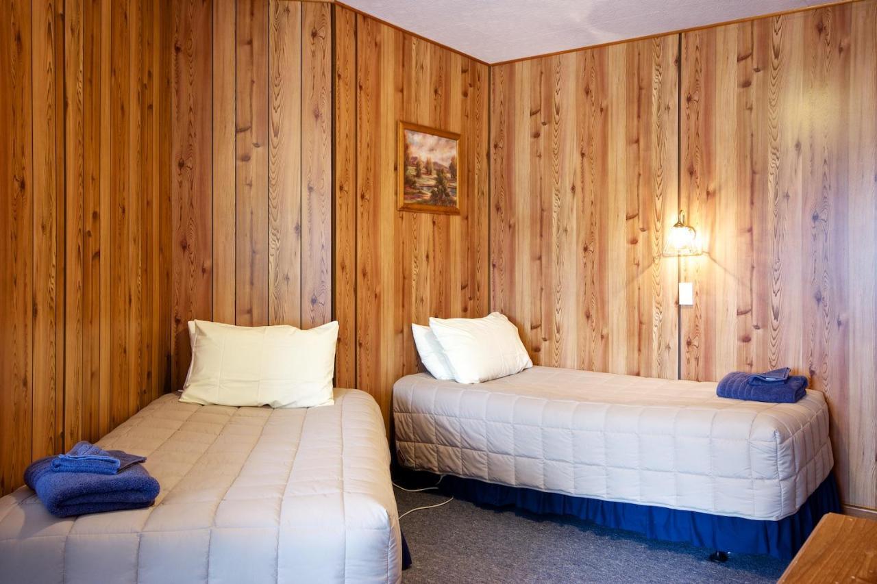 Owaka Lodge Motel Extérieur photo