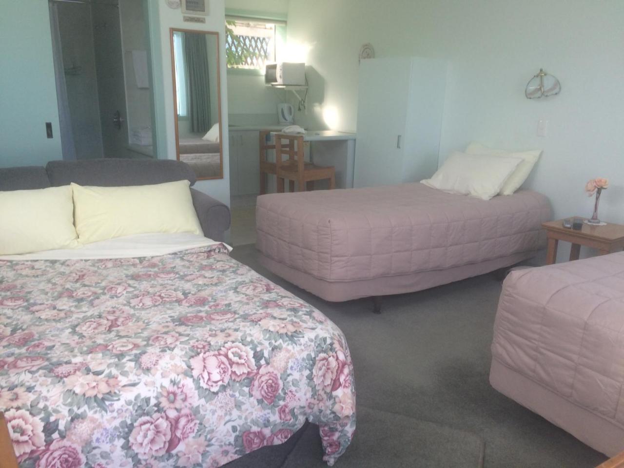 Owaka Lodge Motel Extérieur photo